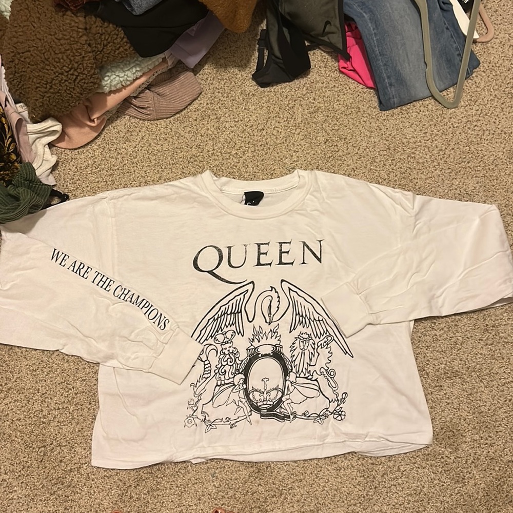 white QUEEN longsleeve